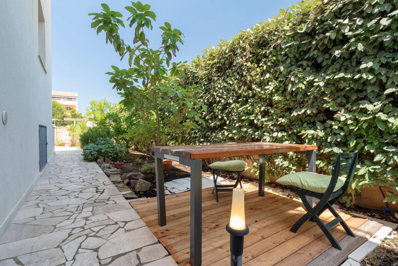 Charming Seafront Apartment With Garden And Patio Fertilia Εξωτερικό φωτογραφία