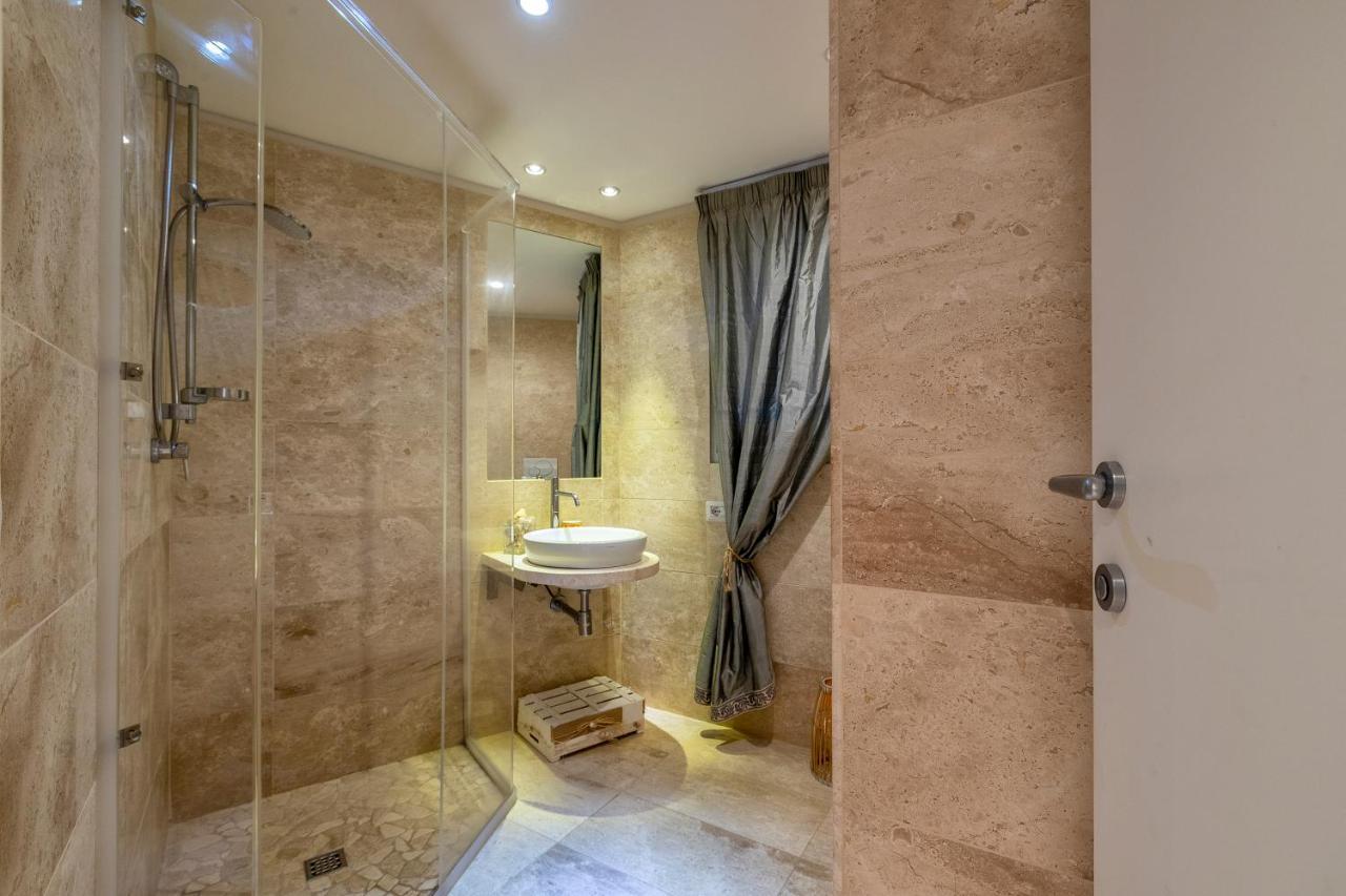 Charming Seafront Apartment With Garden And Patio Fertilia Εξωτερικό φωτογραφία